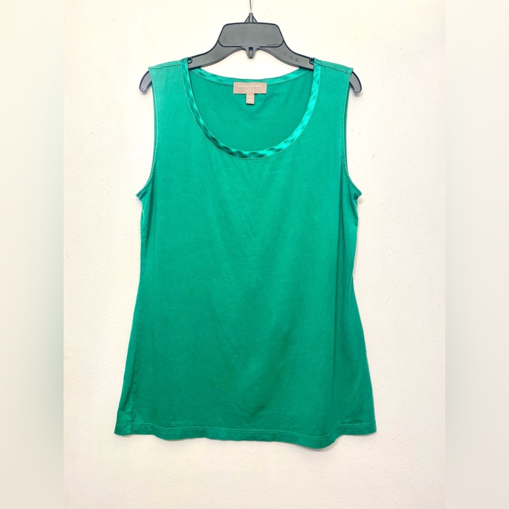 Banana Republic Luxe Touch Women’s Green Satin Tank Top‎ Medium